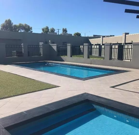 בית מלון כפרי Southgate