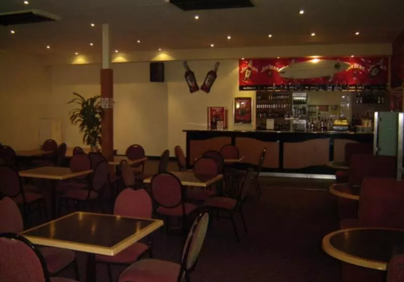 모텔 El Toro Motor Inn