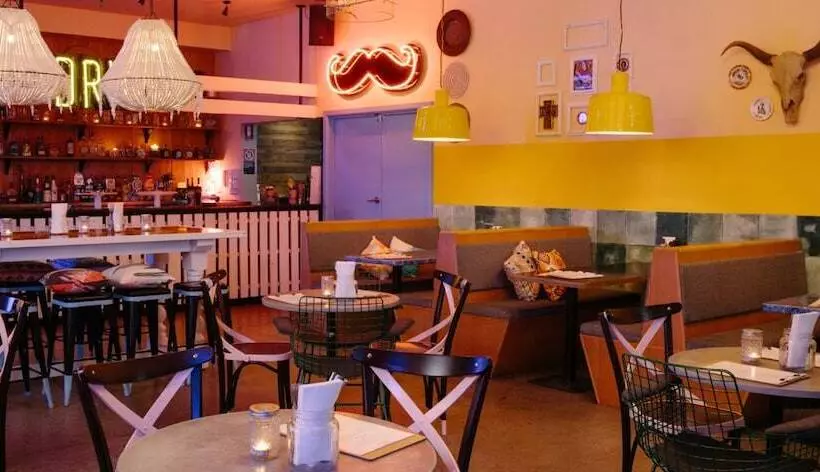 모텔 El Toro Motor Inn