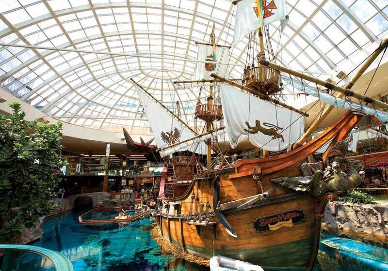 فندق Fantasyland