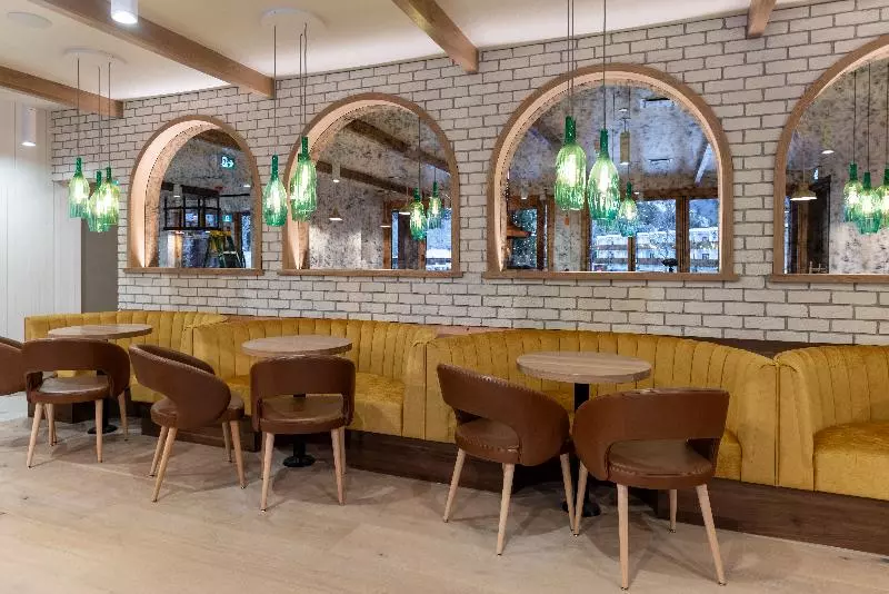 فندق Canoe And Suites