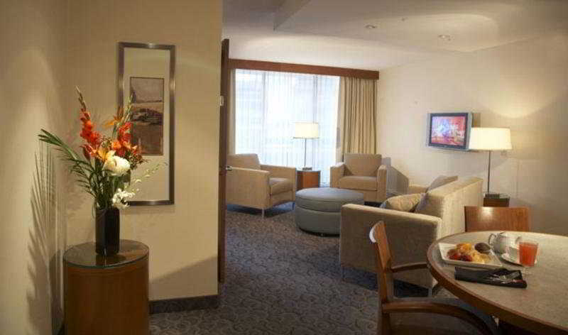 هتل International Suites Calgary