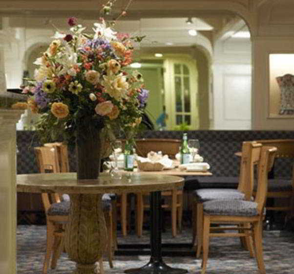 هتل International Suites Calgary