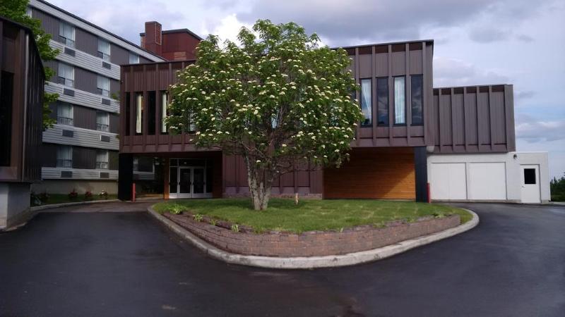 Quality Hotel & Suites