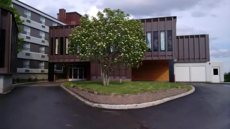 Quality Hotel & Suites