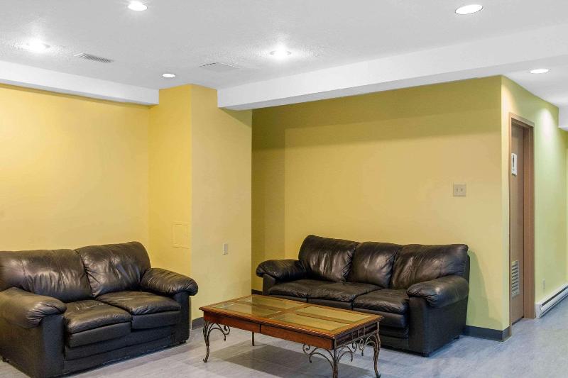 Quality Hotel & Suites