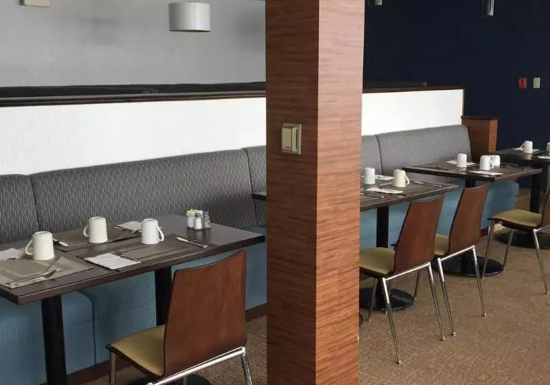 Quality Hotel & Suites