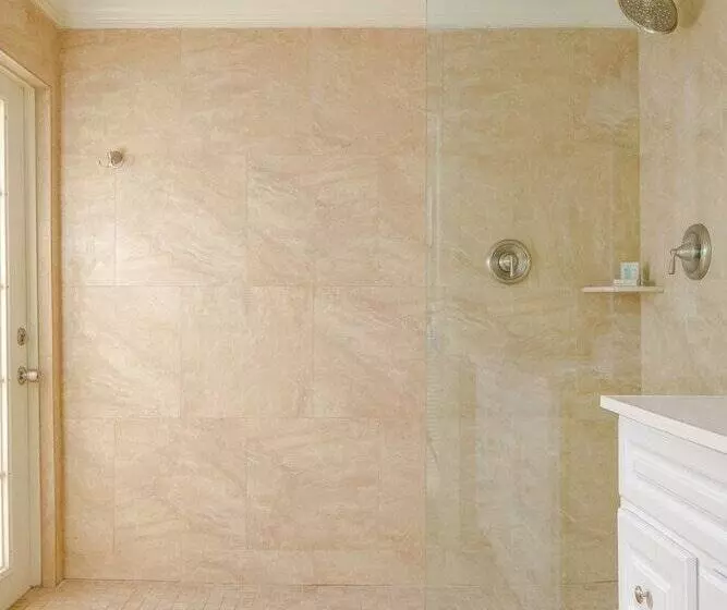 هتل Romora Bay Resort & Marina