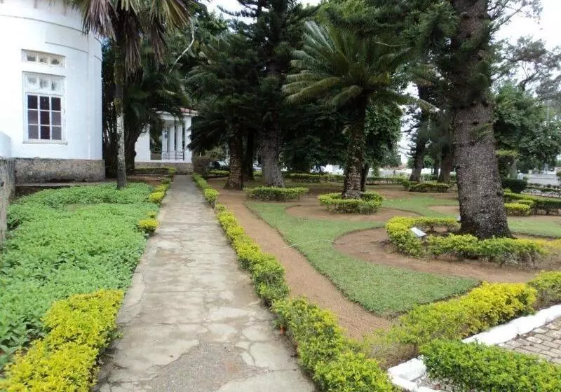 Отель Tavares Correia