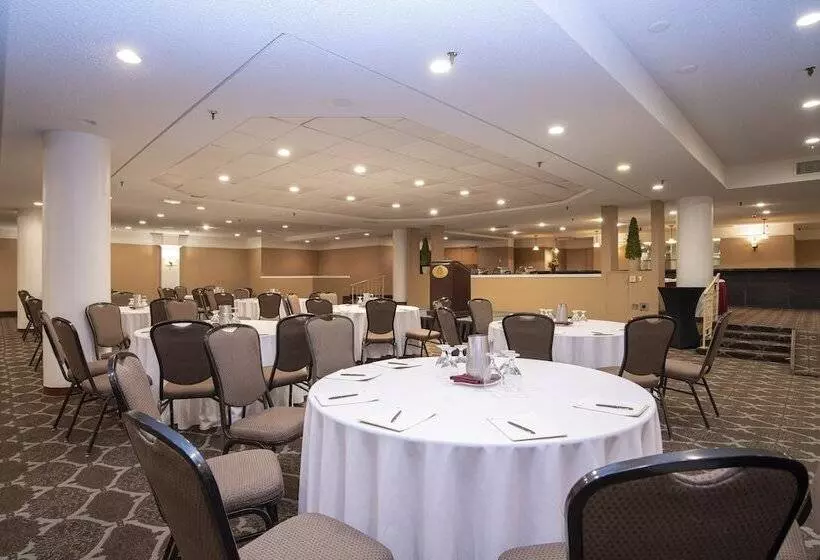 Hotel Sandman Signature Edmonton Downtown