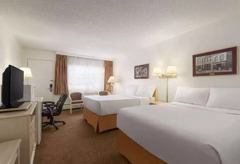 ホテル Travelodge By Wyndham Calgary South