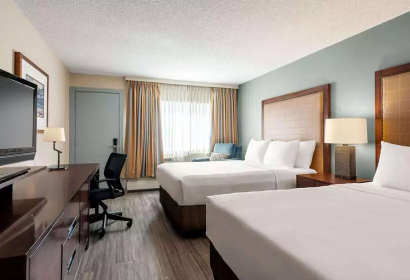 ホテル Travelodge By Wyndham Calgary South