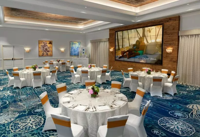 استراحتگاه Sandals Royal Bahamian All Inclusive   Couples Only