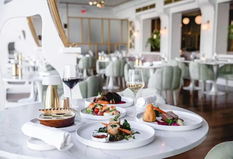 استراحتگاه Sandals Royal Bahamian All Inclusive   Couples Only