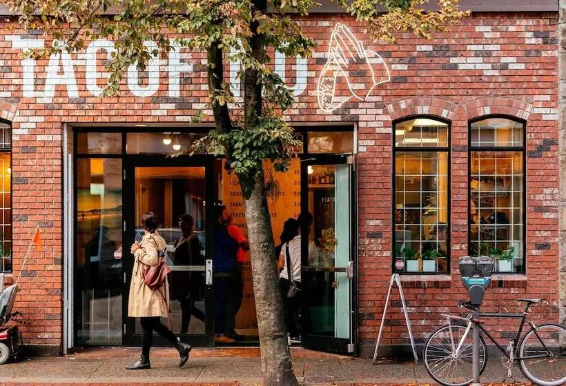 Delta Hotels By Marriott Burnaby Conference Centre