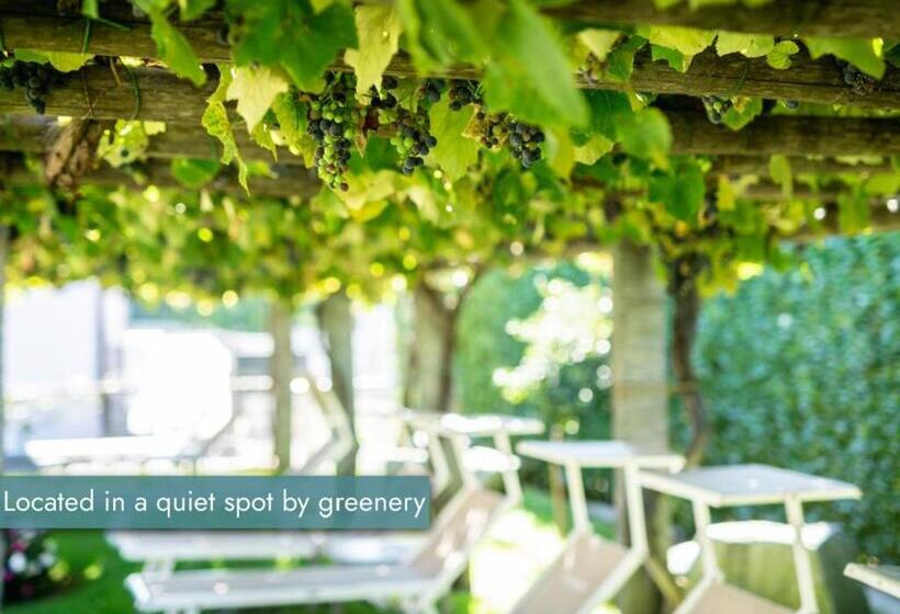 Hotel Ascona Lodge, Pool & Garden Retreat