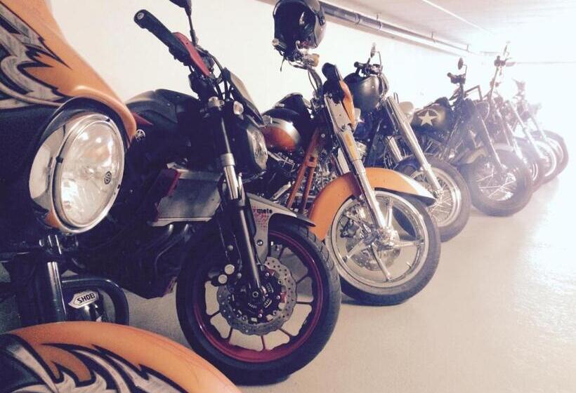 Hotel Ascona Lodge, Pool & Garden Retreat