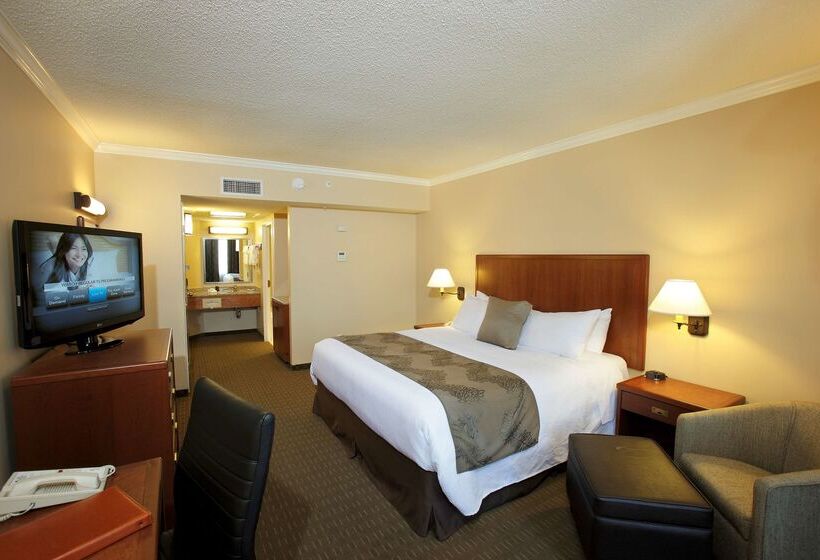 هتل Best Western Plus Lamplighter Inn & Conference Centre