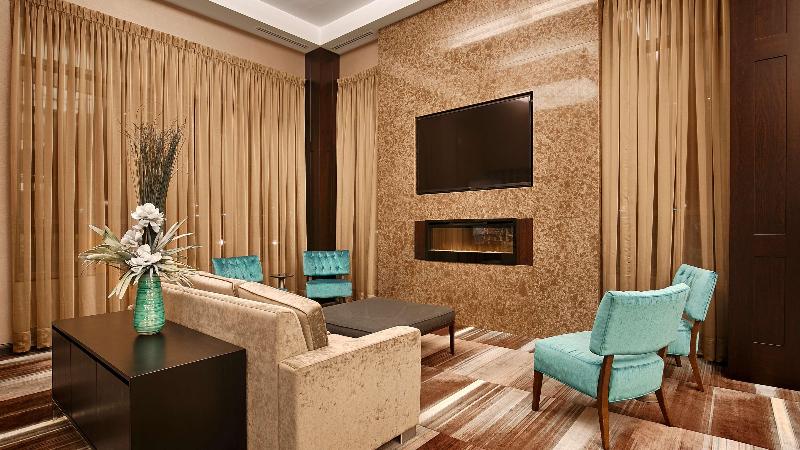 هتل Best Western Plus Lamplighter Inn & Conference Centre