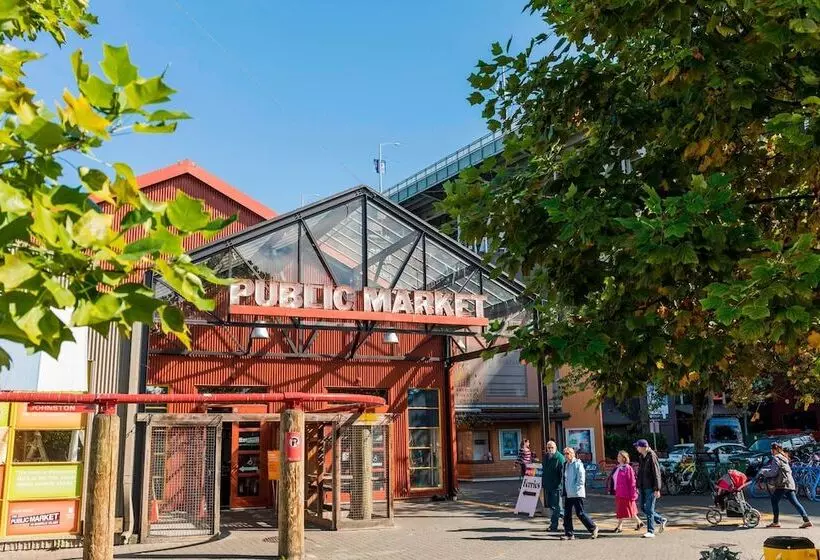 Delta Hotels By Marriott Burnaby Conference Centre