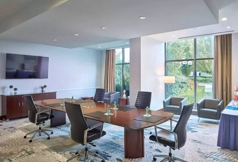 Delta Hotels By Marriott Burnaby Conference Centre