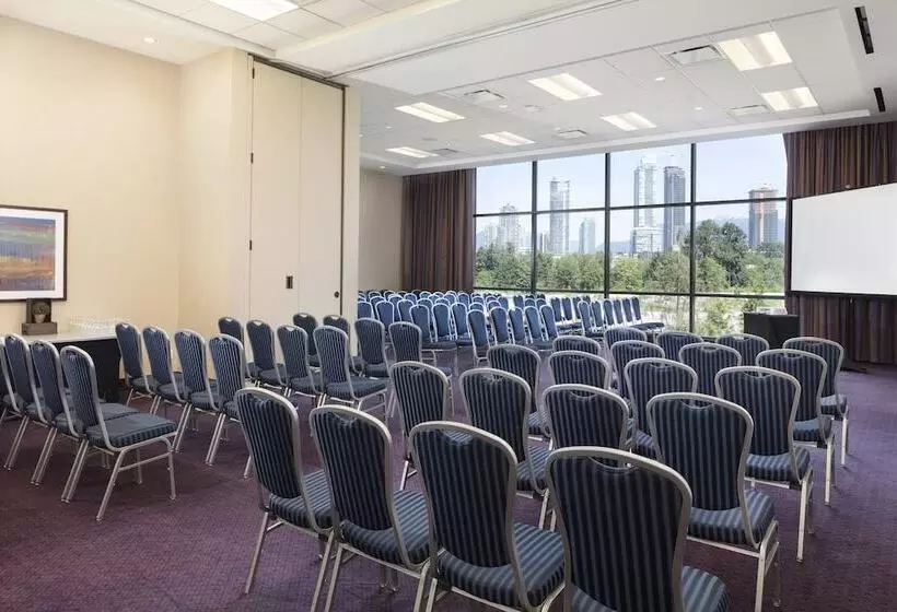 Delta Hotels By Marriott Burnaby Conference Centre