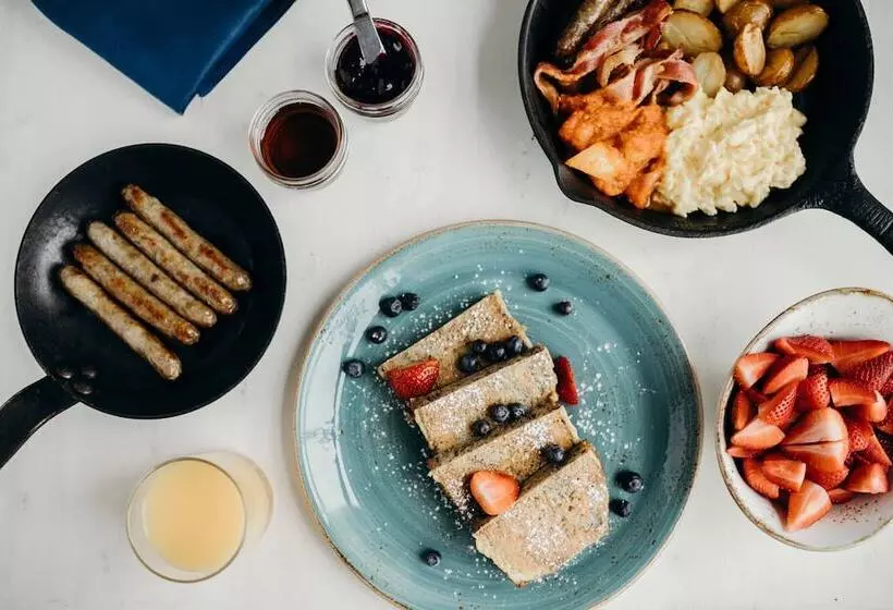 Delta Hotels By Marriott Burnaby Conference Centre