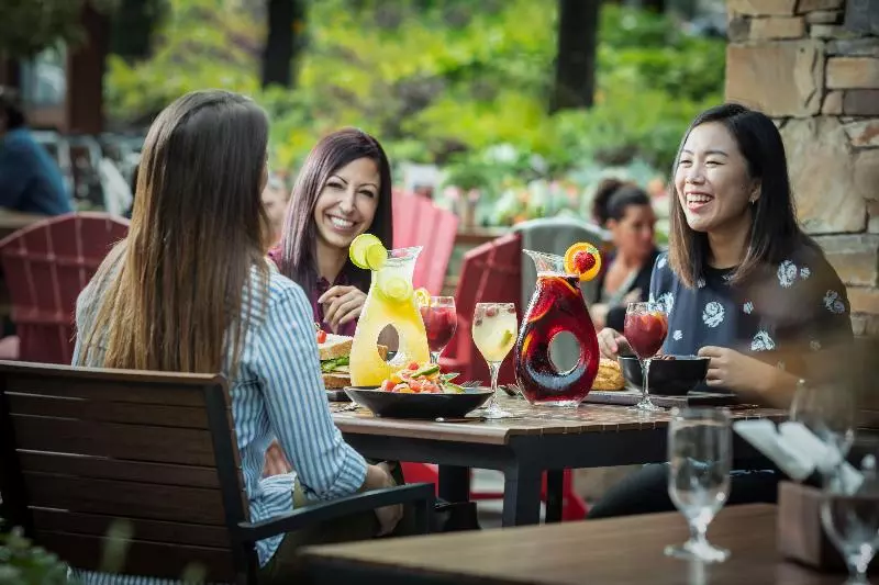 Отель Fairmont Chateau Whistler