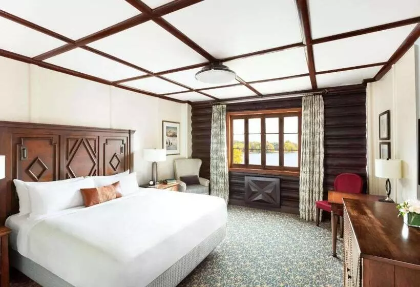 Отель Fairmont Le Chateau Montebello