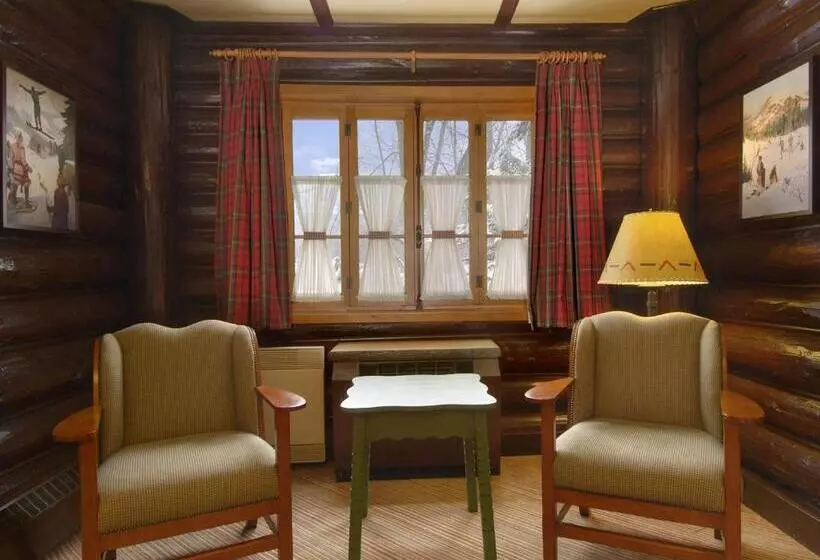 Отель Fairmont Le Chateau Montebello