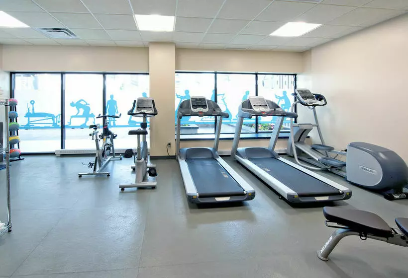 فندق Four Points by Sheraton Montreal Centre Ville