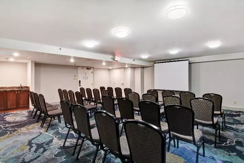 فندق Holiday Inn Oakville Centre, An Ihg