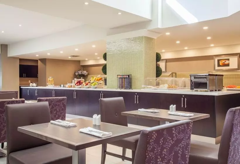 Hotel Holiday Inn Toronto International Airport, An Ihg