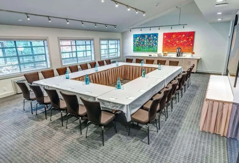 هتل Listel Whistler, A Coast