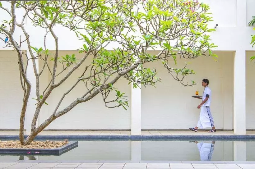 Mermaid Hotel & Club