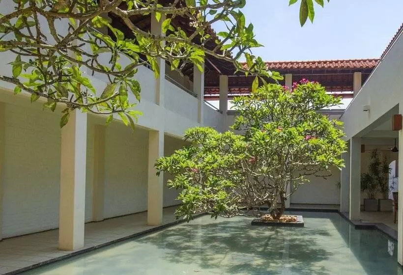 Mermaid Hotel & Club