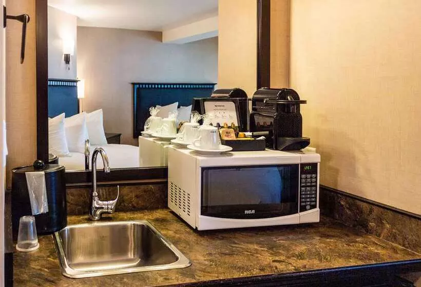 Hotel Penticton, Independent