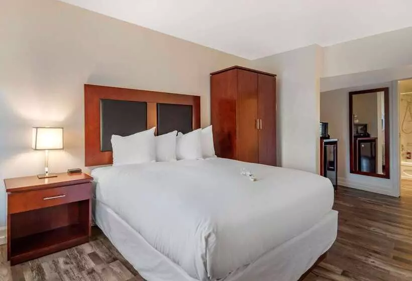 Hotel Penticton, Independent