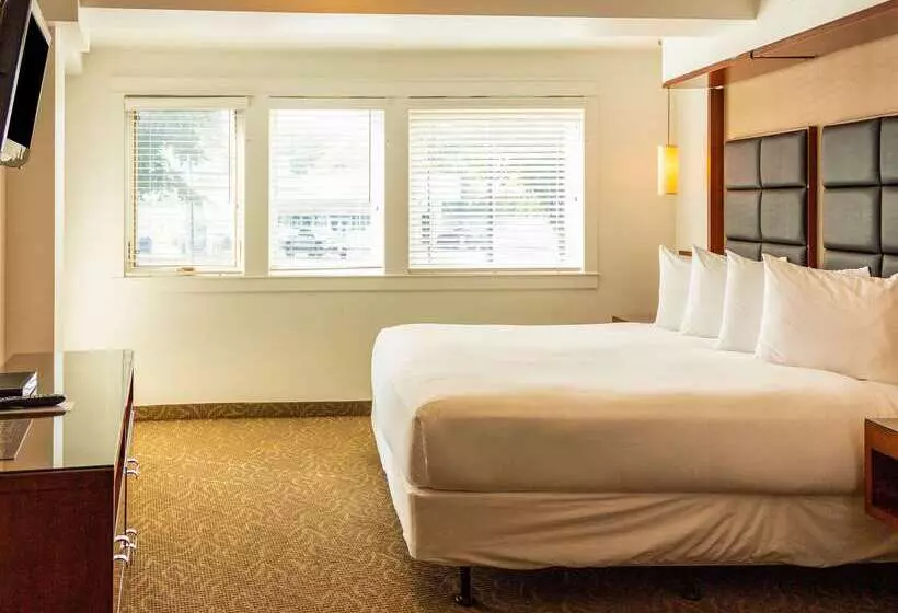 Hotel Penticton, Independent