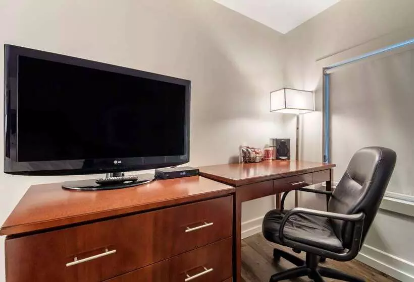 Hotel Penticton, Independent