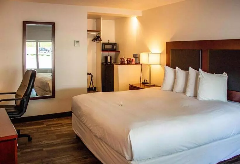 Hotel Penticton, Independent