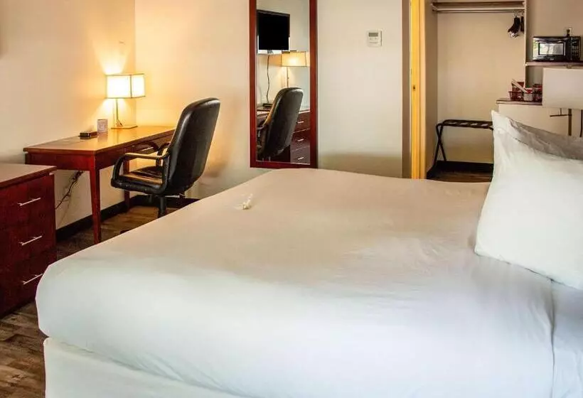 Hotel Penticton, Independent