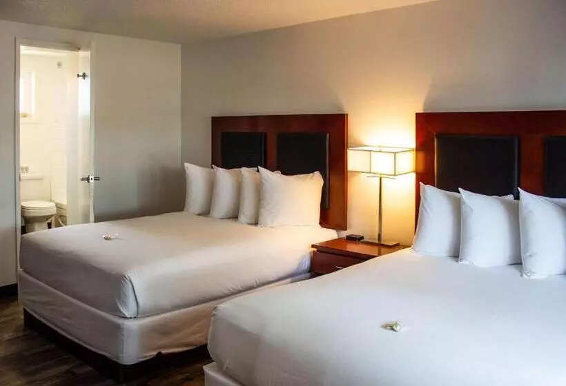 Hotel Penticton, Independent