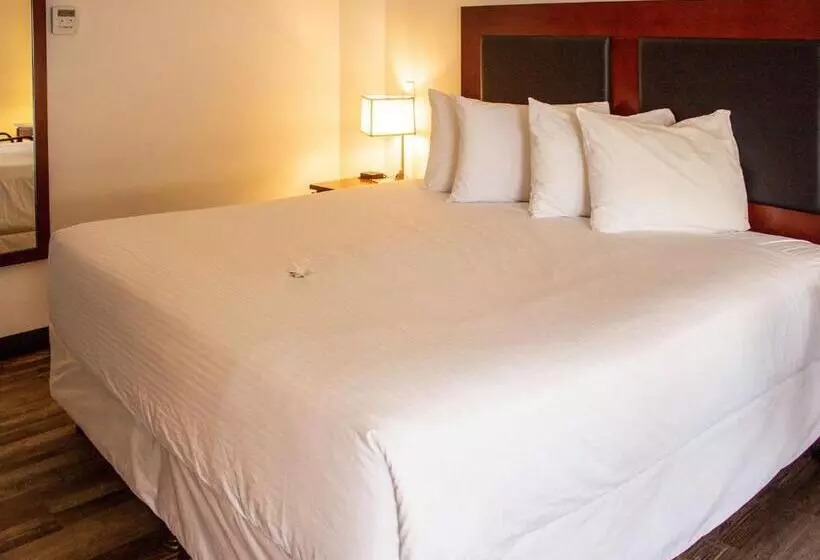 Hotel Penticton, Independent