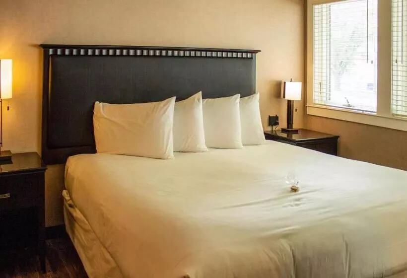 Hotel Penticton, Independent