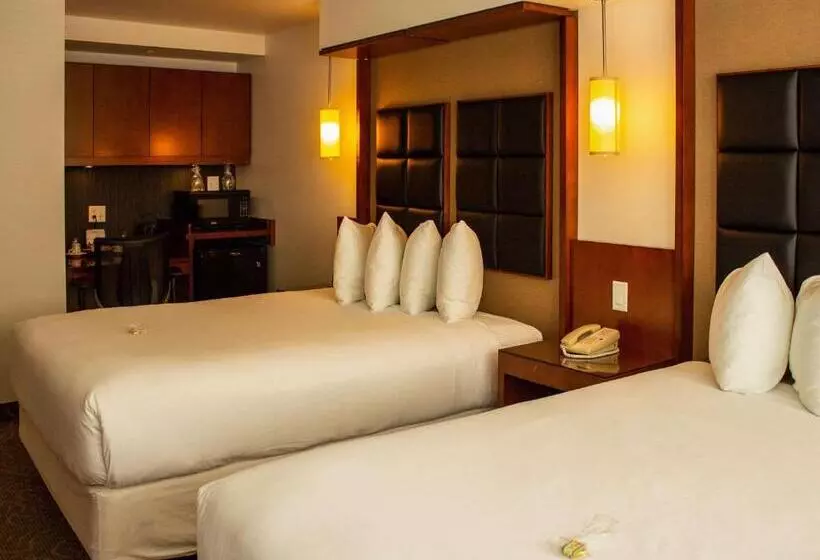 Hotel Penticton, Independent