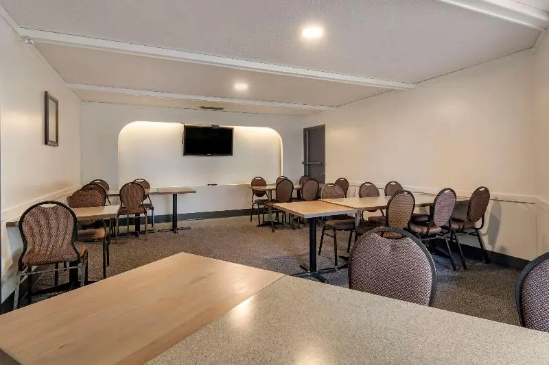 ホテル Penticton, Independent