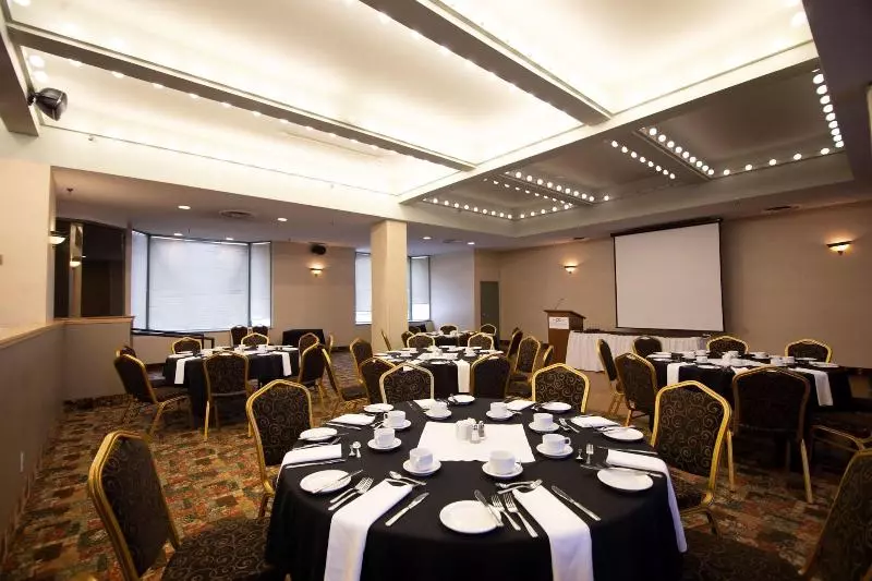 Prince Arthur Waterfront Hotel & Suites