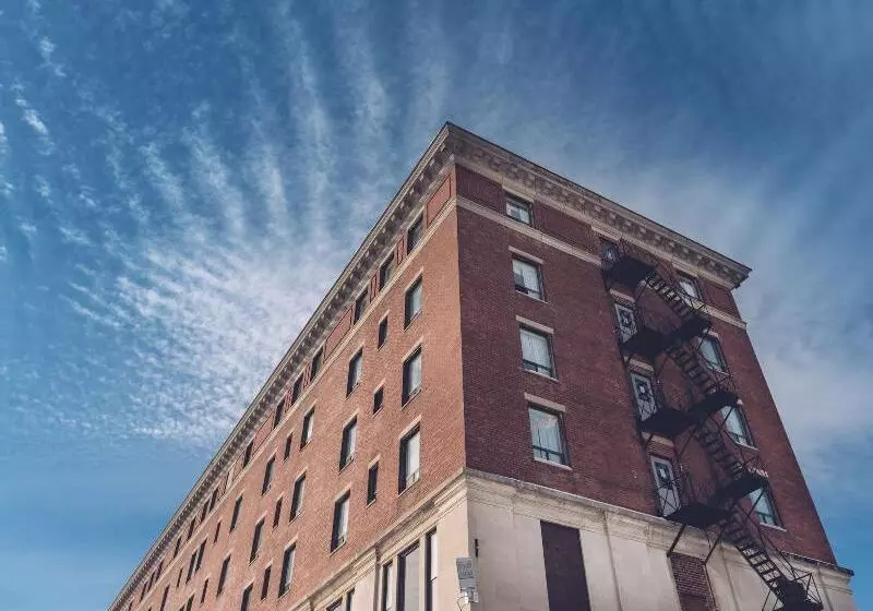 Prince Arthur Waterfront Hotel & Suites