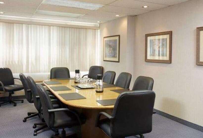 فندق Quality Inn & Suites Pe Trudeau Airport